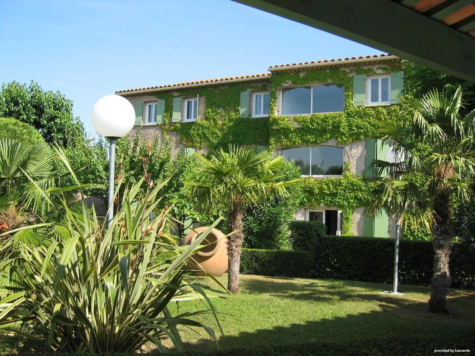 Logis Hotel Restaurant Uzes Pont Du Gard Exterior photo